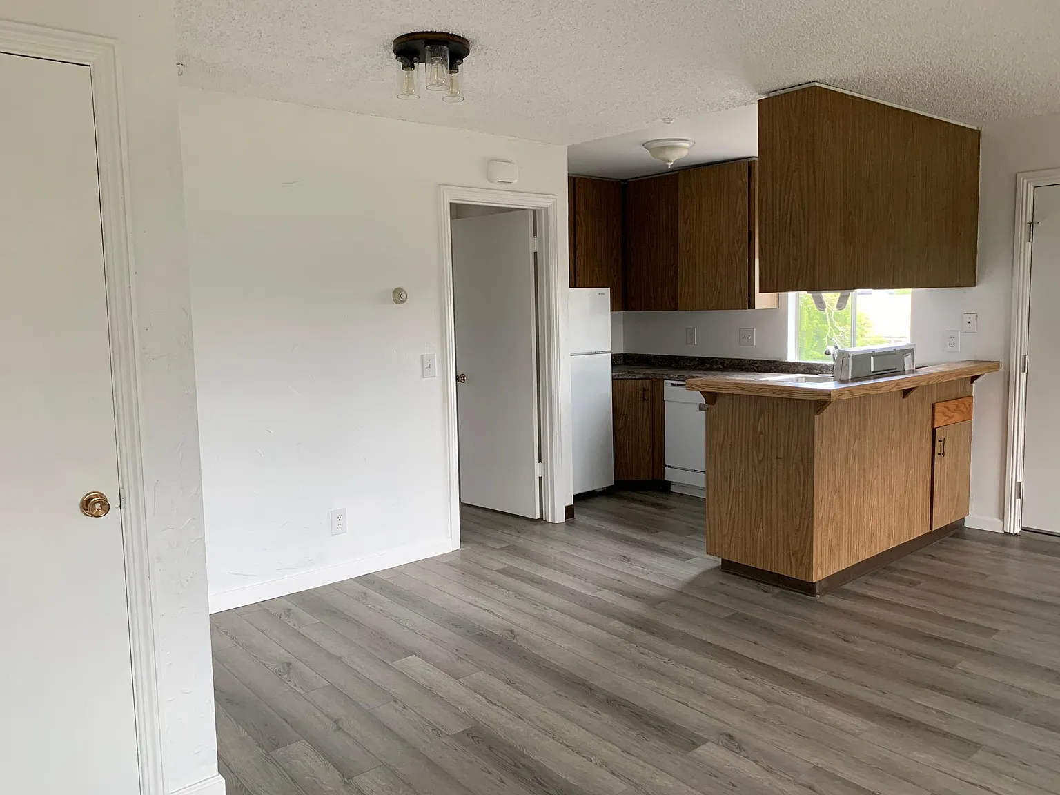 300 Stony Point Rd — Photo 3