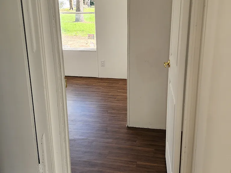 923 Mercedes St #15 — Photo 5