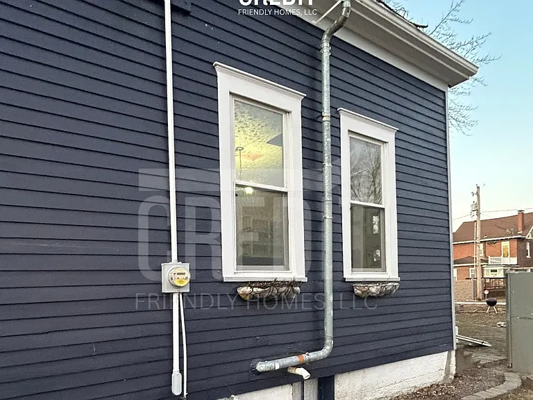 106 S Benton St — Photo 2