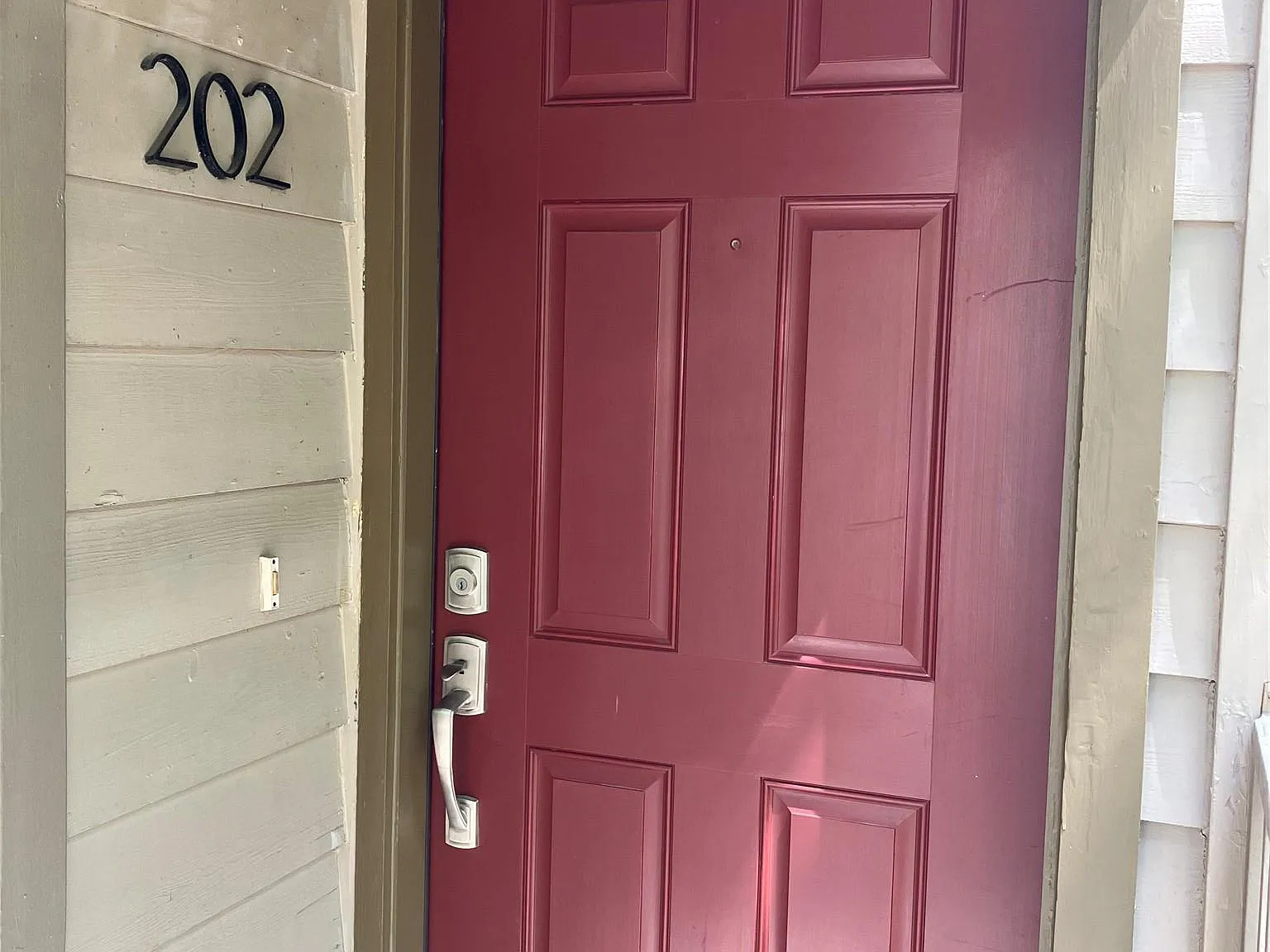 2 bed, 1.0 bath, 821 sqft, $1,595 — Photo 2