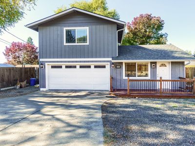 1034 NE Savage St, Grants Pass, OR, 97526