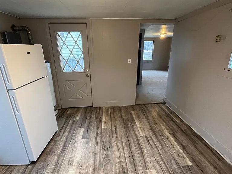 212 & 1/2 W Maple St — Photo 5