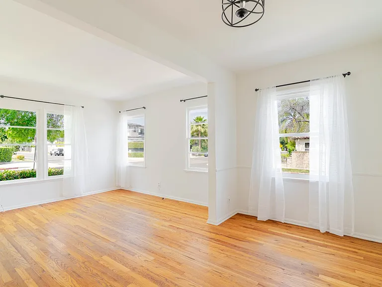 4950 Newcastle Ave — Photo 18