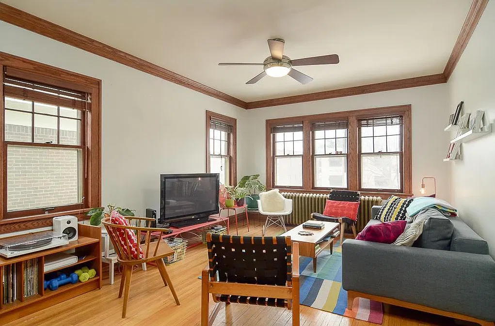 2 bed, 950 sqft, $1,850 — Photo 2
