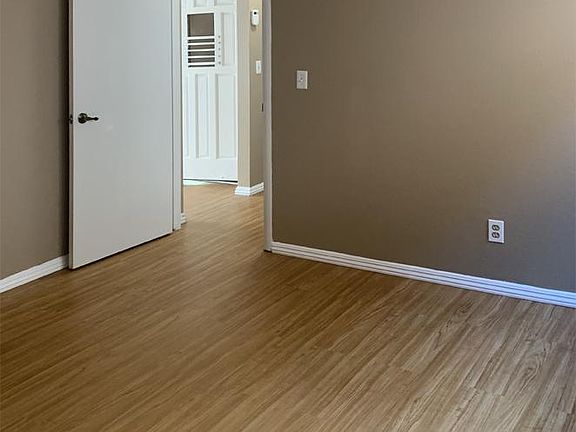 4th image of 2821 G St APT 5