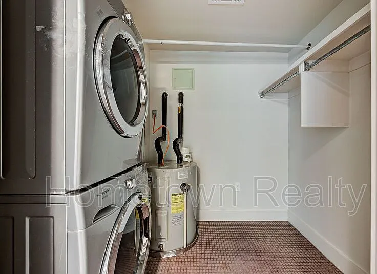 301 NE 4th St #2 — Photo 32
