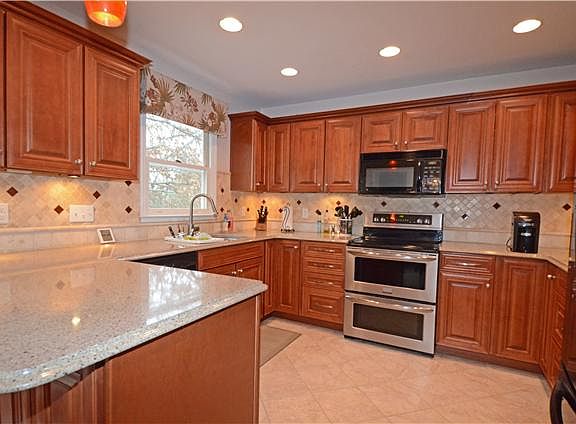 4th image of 3350 Middleton Dr