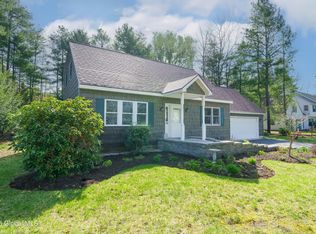 19 Sycamore Dr, Queensbury, NY 12804