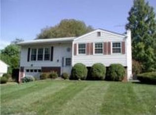 1000 Lakeview Ter, Pennsburg, PA 18073