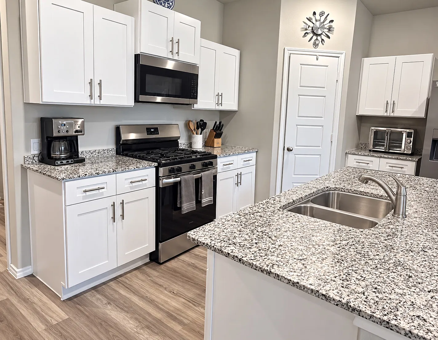 3 bed, 1581 sqft, $2,194 — Photo 4