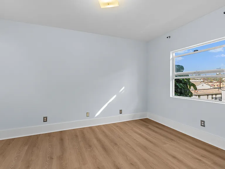 1071 Laguna Ave #1071 — Photo 18