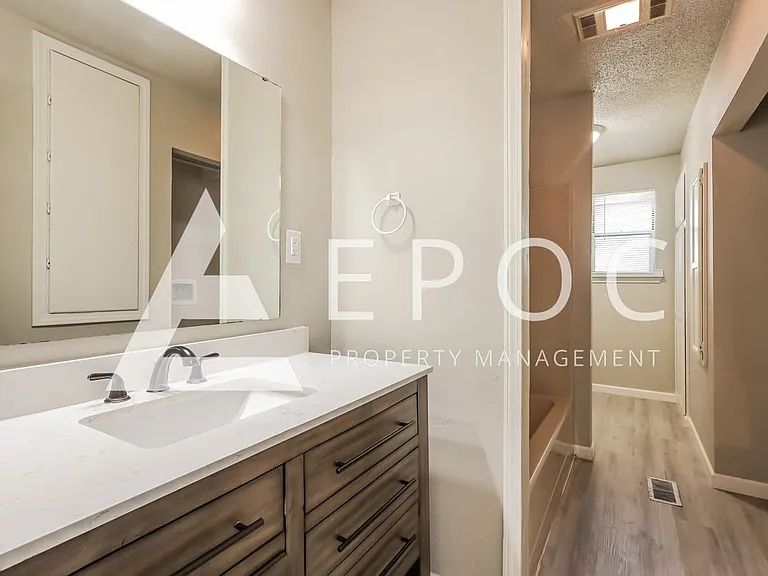 3737 SW 26th St — Photo 13
