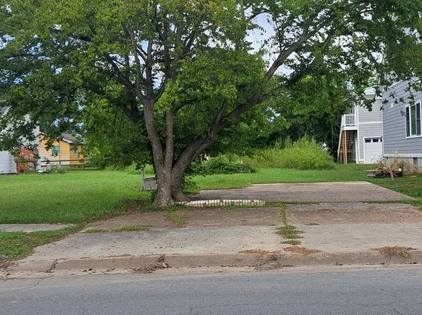 409 Jefferson Ave, Cape Charles, VA 23310