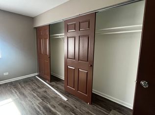 2270 W Nichols Rd #F, Arlington Heights, IL 60004