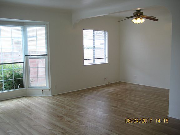 Living Room/Dining Area