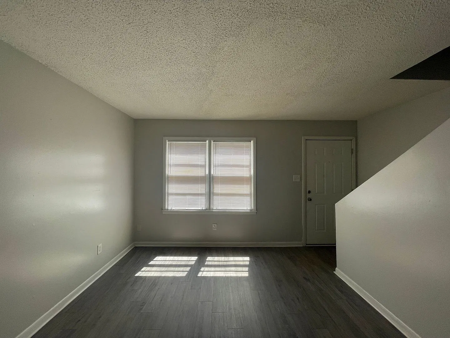 2 bed, 1.5 bath, $875 — Photo 2
