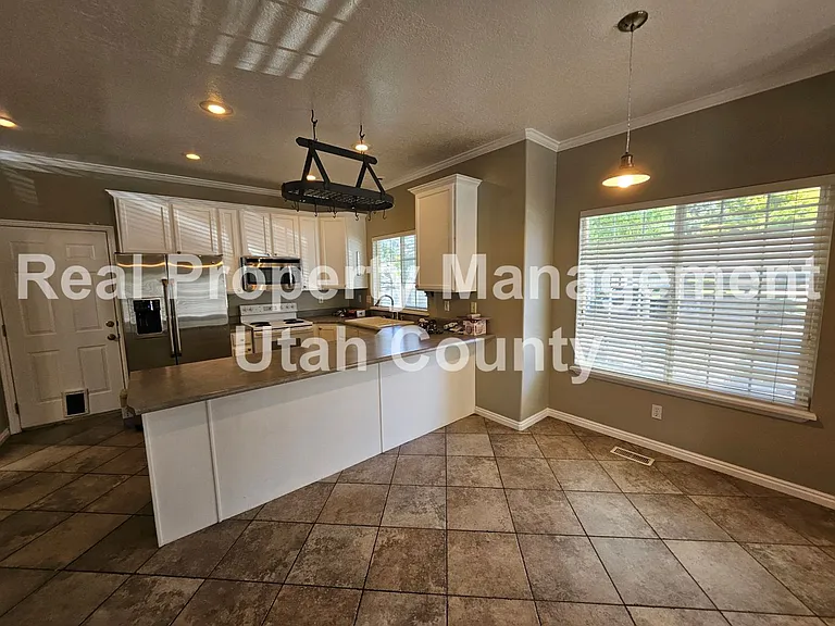 42 W 680 N — Photo 10