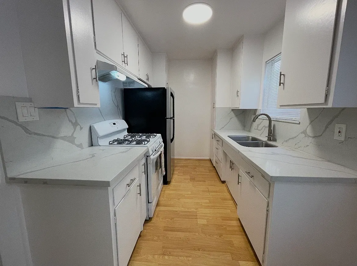 2 bed, 1.5 bath, 1100 sqft, $3,295 — Photo 2