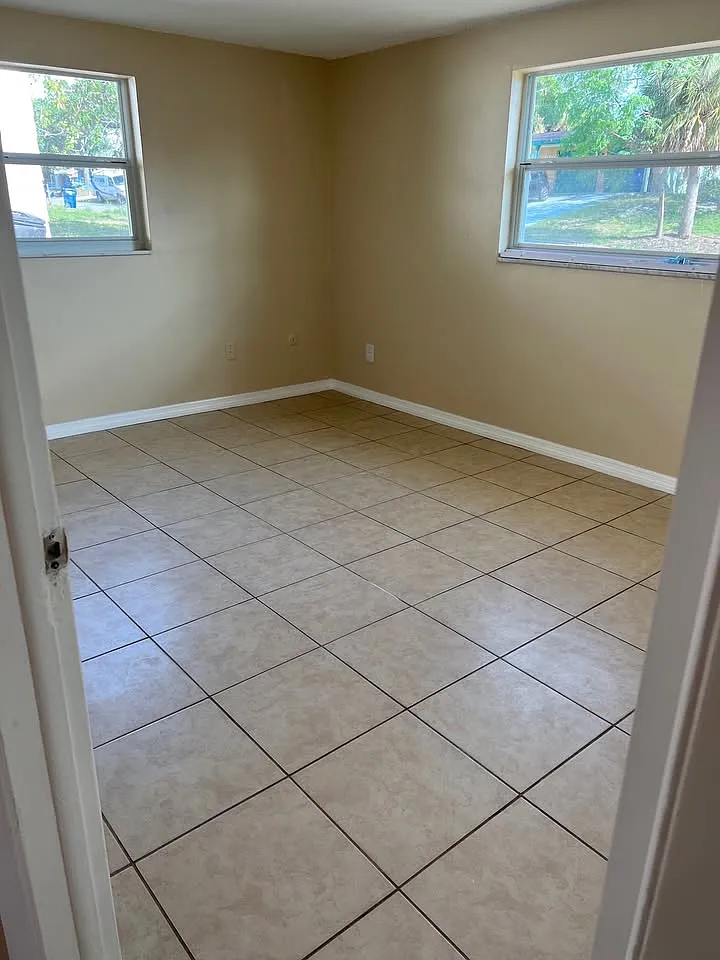 2 bed, 1200 sqft, $1,600 — Photo 3
