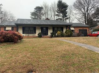 1302 Elmwood Dr, Colonial Heights, VA 23834