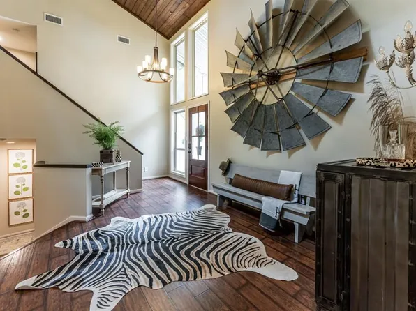 626 Hillcrest Dr, Huntsville, TX 77340