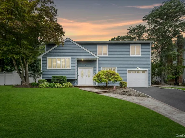 8 Lois Lane, Old Bethpage, NY 11804
