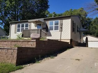 1313 S 6th St, Pekin, IL 61554