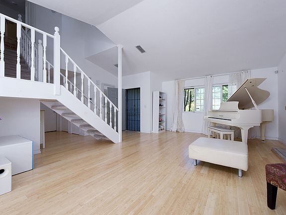 3rd image of 8268 Kilmer Cir