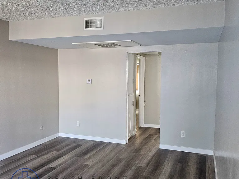 912 E La Palma — Photo 6