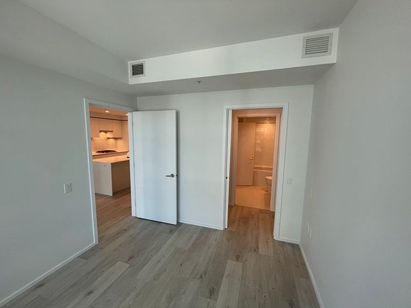 Burnaby Apartment for rent - 1 Bedroom — photo 11