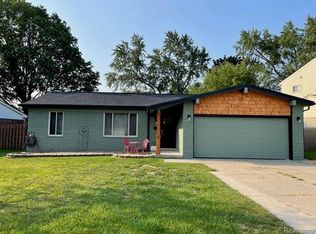 38935 Lyndon St, Livonia, MI 48154