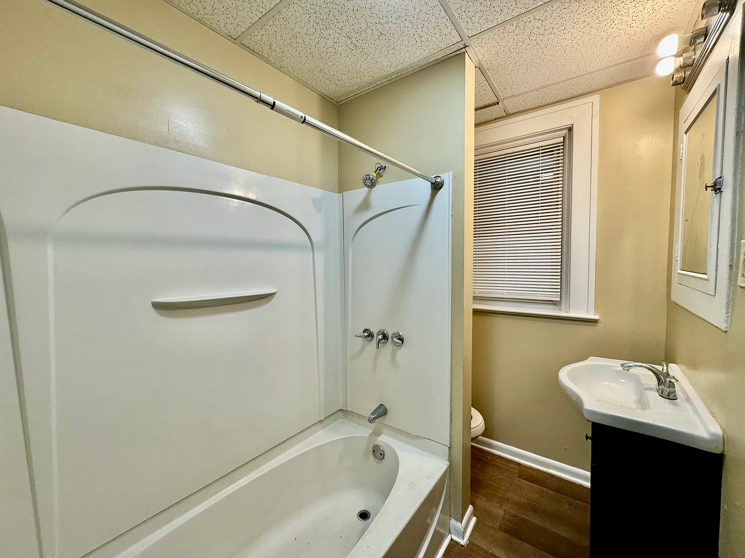 3 bed, $1,100 — Photo 4