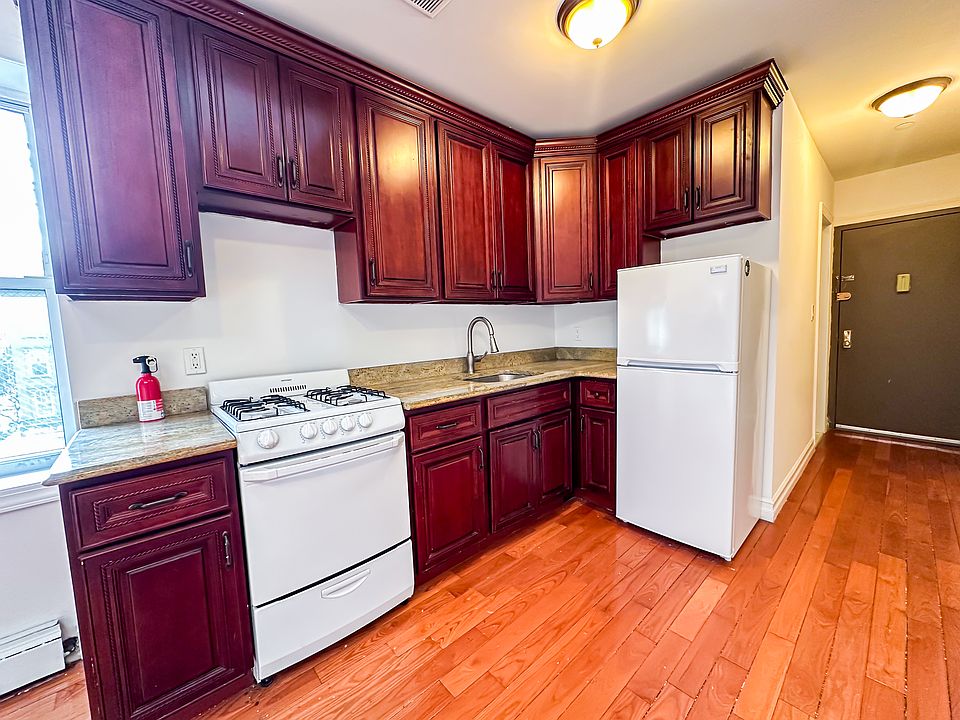 1st image of 130 E 107th St APT 3A