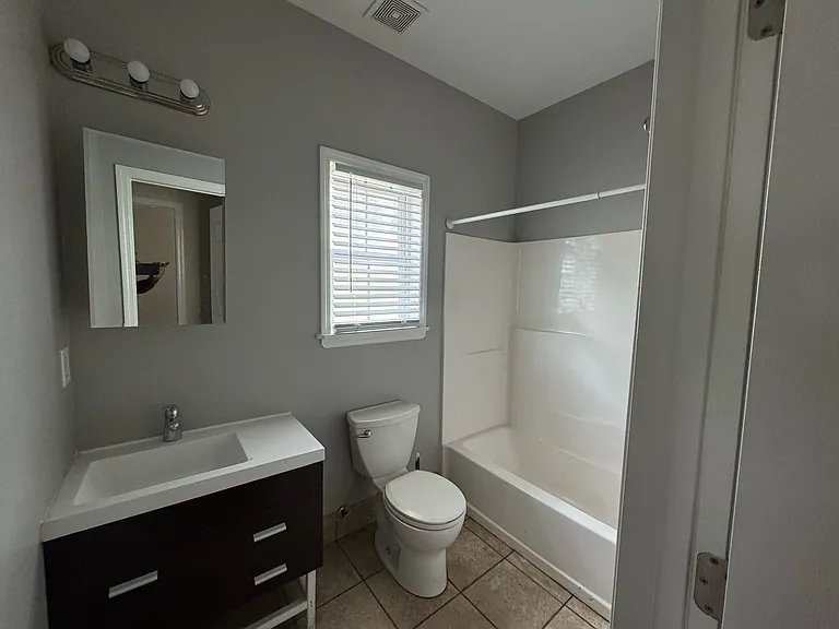 107 Hanover St #D — Photo 8