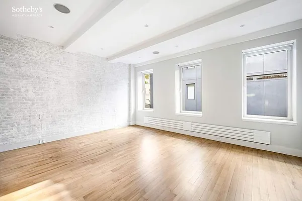 Rented by Sotheby's International Realty | media 11