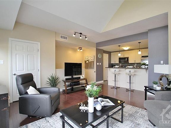 4th image of 137 Harthill Way #E