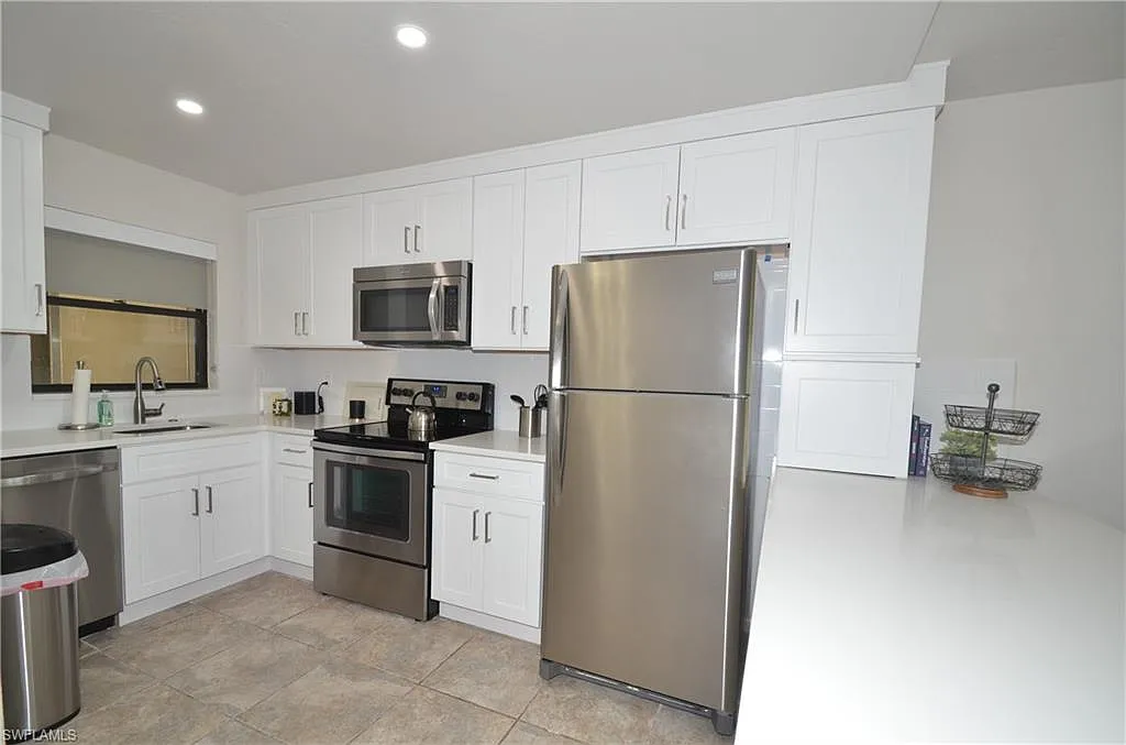 2 bed, 2.0 bath, 1075 sqft, $8,000 — Photo 3