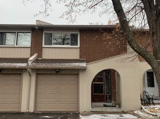 1180 Mississauga Valley Blvd #42, Mississauga, ON L5A 3M9