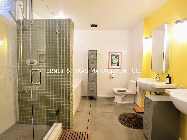 115 W 4th St #210 — Photo 32