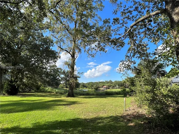 3 Oak Ct, Hilton Head Island, SC 29928