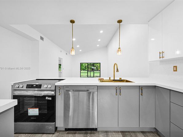 453 Lakeview Dr #453