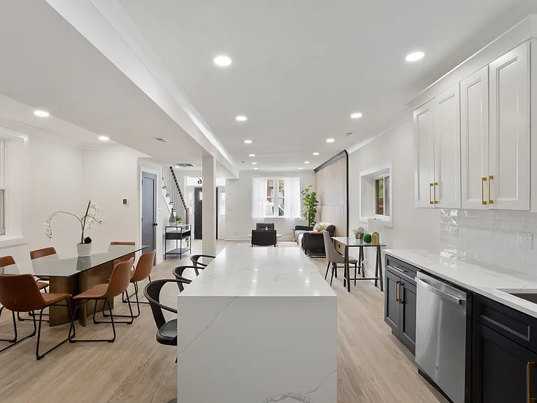 2456 W Huron St — Photo 11