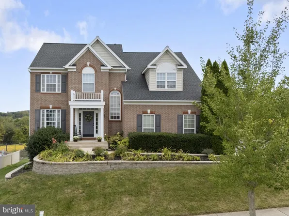 7503 Grand Lake Dr, Seven Valleys, PA 17360