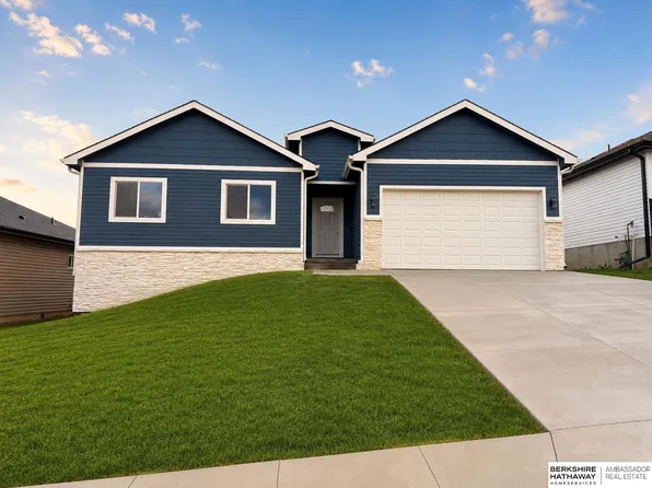 7702 S 33rd St, Omaha, NE 68147