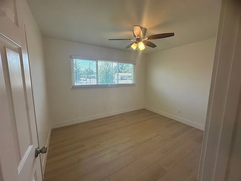9101 Rosewood Dr — Photo 27