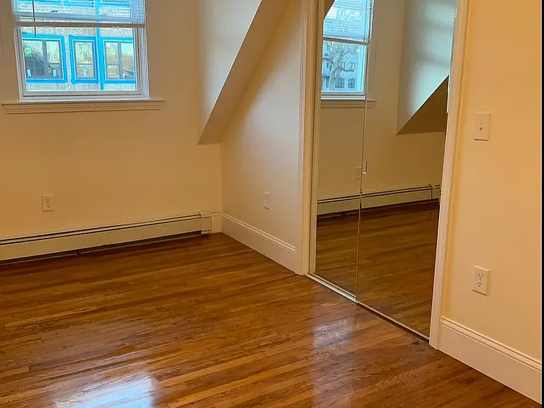 8 Westminster Ave #3 — Photo 9