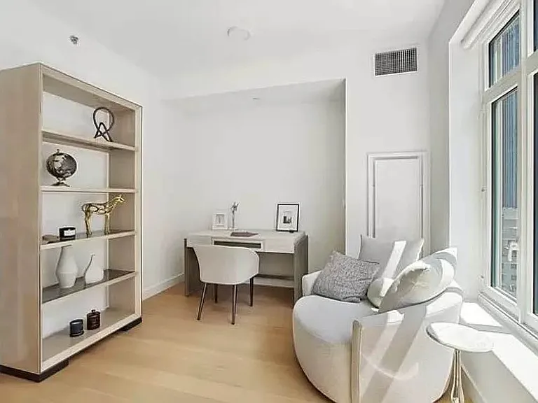 115 E 55th St #Penthouse 4 — Photo 2