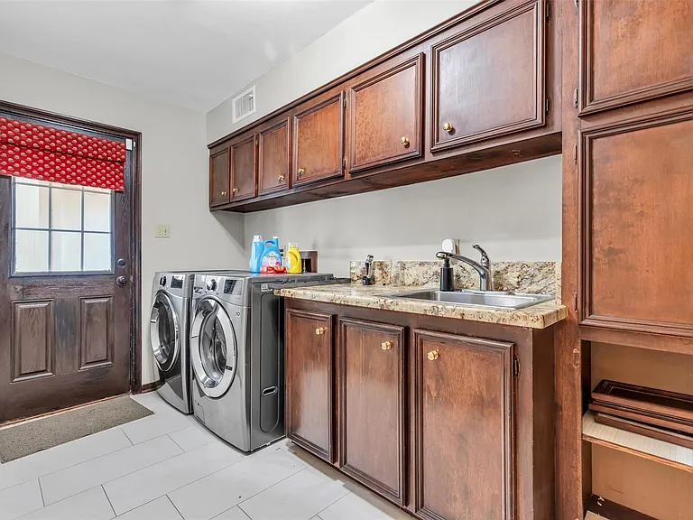 1127 Barkston Dr — Photo 23