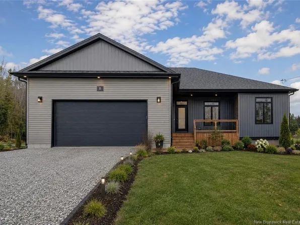 8 Galmorgan Dr, Quispamsis, NB E2E 0X1