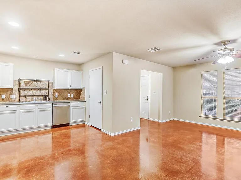 4620 Best Way — Photo 6